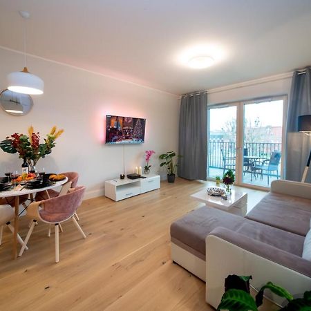 Maya'S Flats & Resorts - River View Gdansk Exterior photo